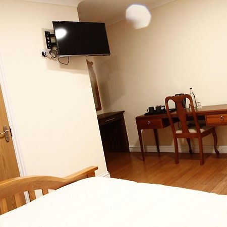 เดอะ เบลล์ แอนด์ บอตเทิล Bed & Breakfast เมเดนเฮด ภายนอก รูปภาพ