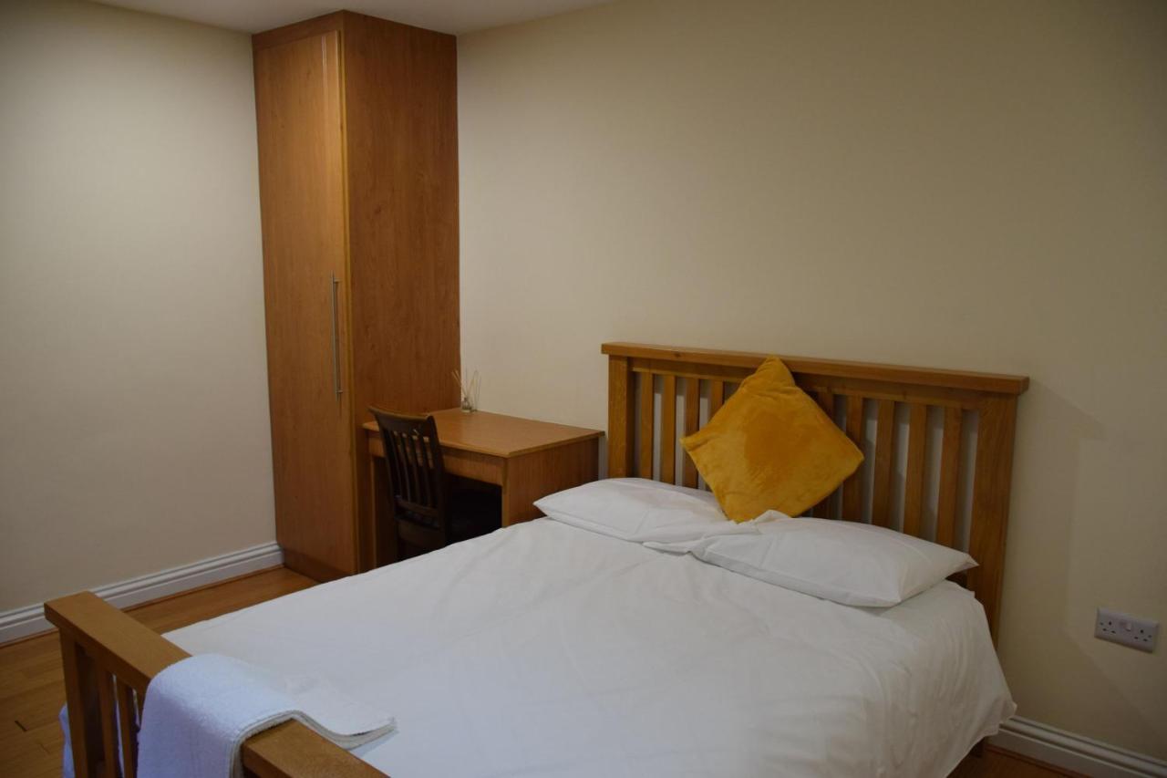เดอะ เบลล์ แอนด์ บอตเทิล Bed & Breakfast เมเดนเฮด ภายนอก รูปภาพ
