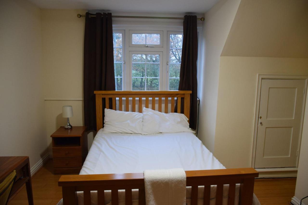 เดอะ เบลล์ แอนด์ บอตเทิล Bed & Breakfast เมเดนเฮด ภายนอก รูปภาพ